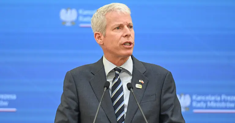 মার্কিন জ্বালানি সেক্রেটারি ক্রিস